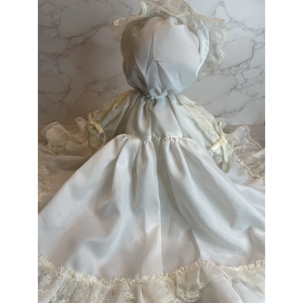 Vintage  Porcelain Doll In A Christening  Dress And Bonnet 10" - Picture 12 of 13
